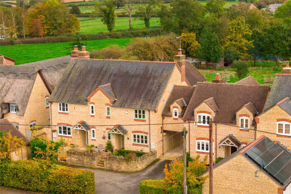 4 bedroom house for sale in West End, Silverstone, Towcester