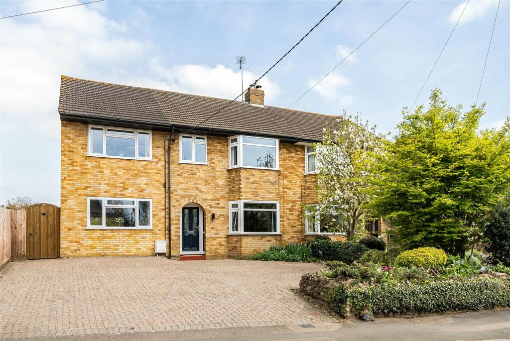 4 bedroom house for sale in Stoke Road, Blisworth, Northampton