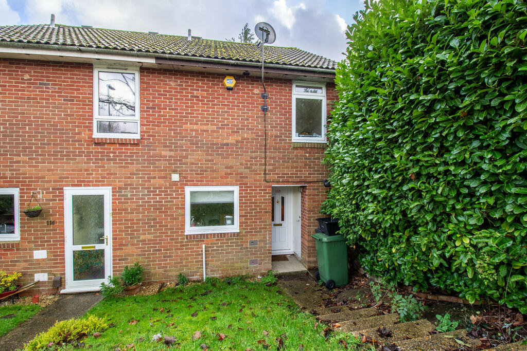 4 bedroom terraced house for rent in May Tree Close , Badger Farm, SO22