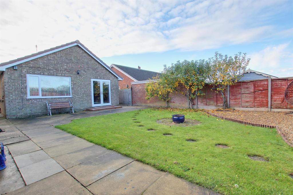 2 bedroom detached bungalow for sale in Alton Park, Beeford, YO25