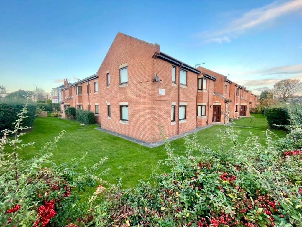 2 bedroom flat for sale in Wimbledon Court, Linthorpe, Middlesbrough, TS5