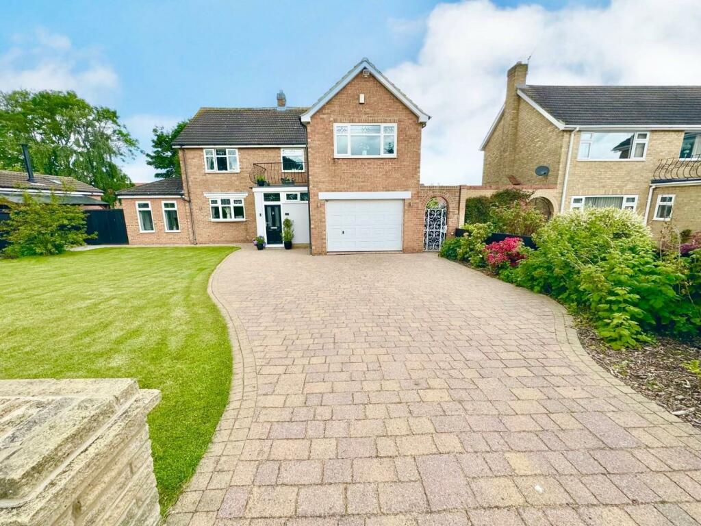 4 bedroom detached house for sale in Greenacres, Stainton