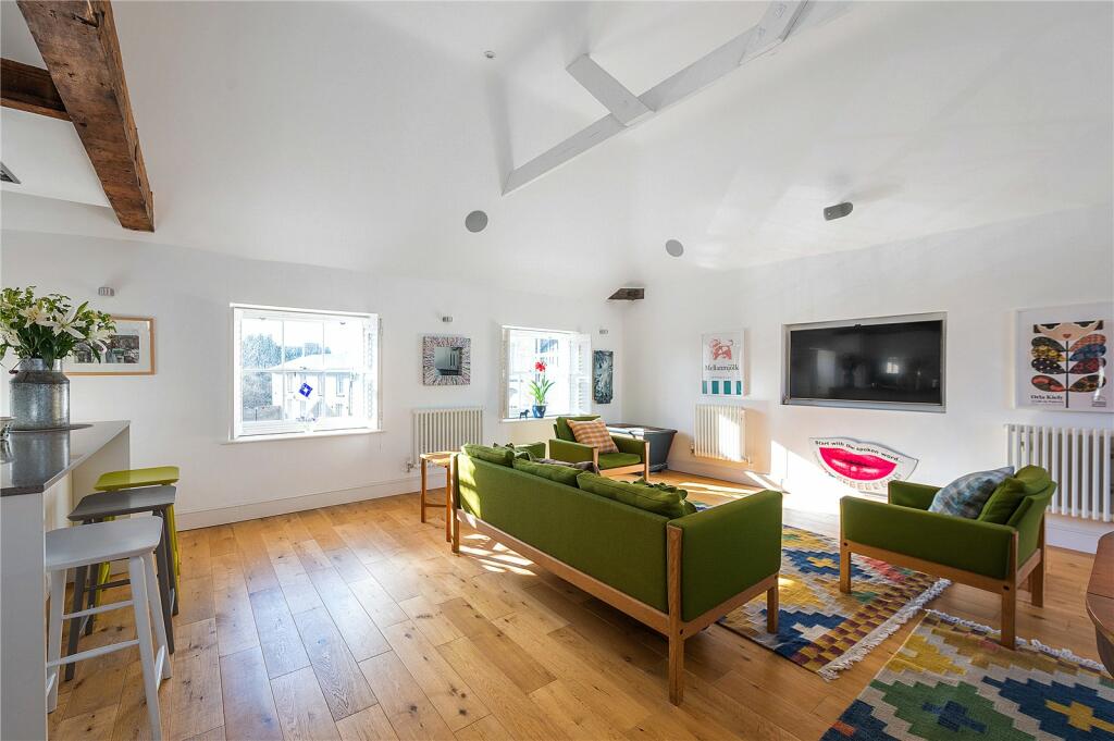 2 bedroom flat for sale in Bury St Edmunds, Suffolk, IP33