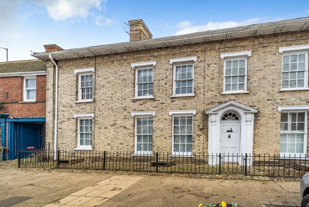 2 bedroom flat for sale in Long Melford, Suffolk, CO10