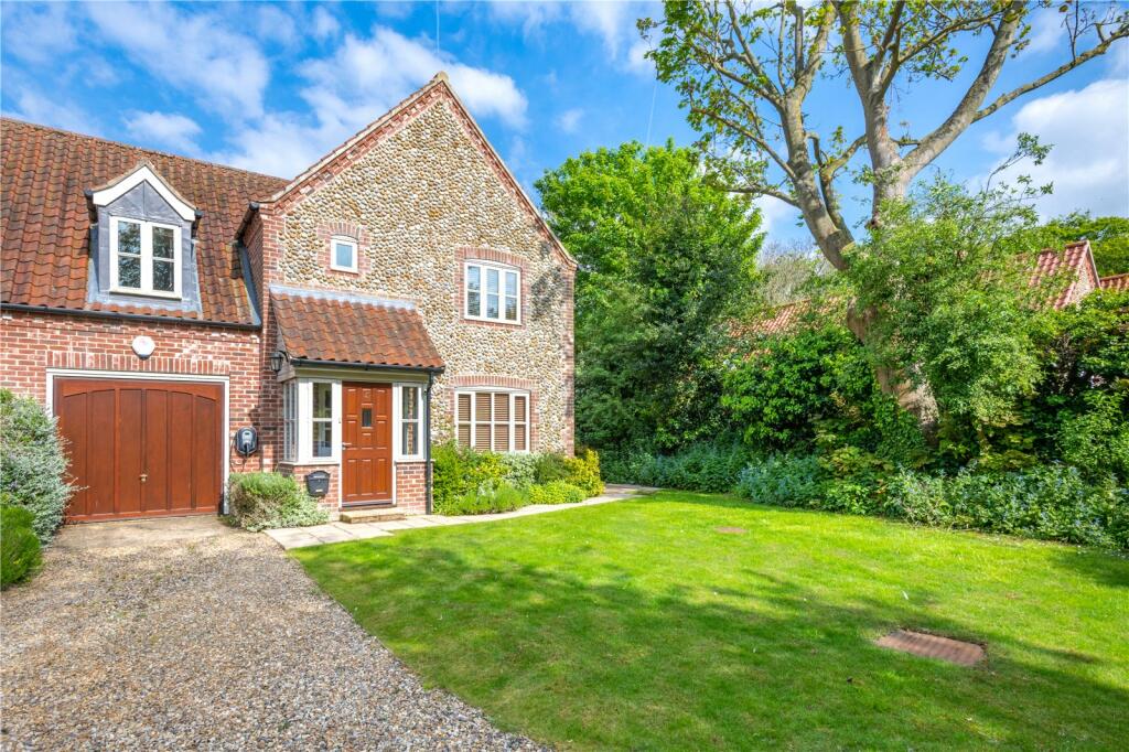 4 bedroom semidetached house for sale in CleyNextTheSea, Norfolk, NR25