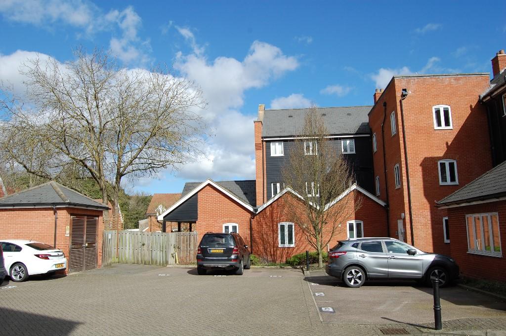 2 bedroom flat for rent in Waterside Lane, Colchester ...