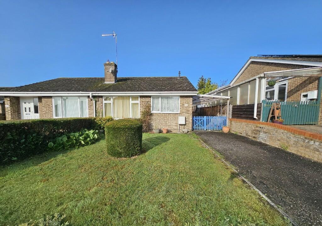 2 bedroom semidetached bungalow for sale in Ellesmere Avenue, Brackley