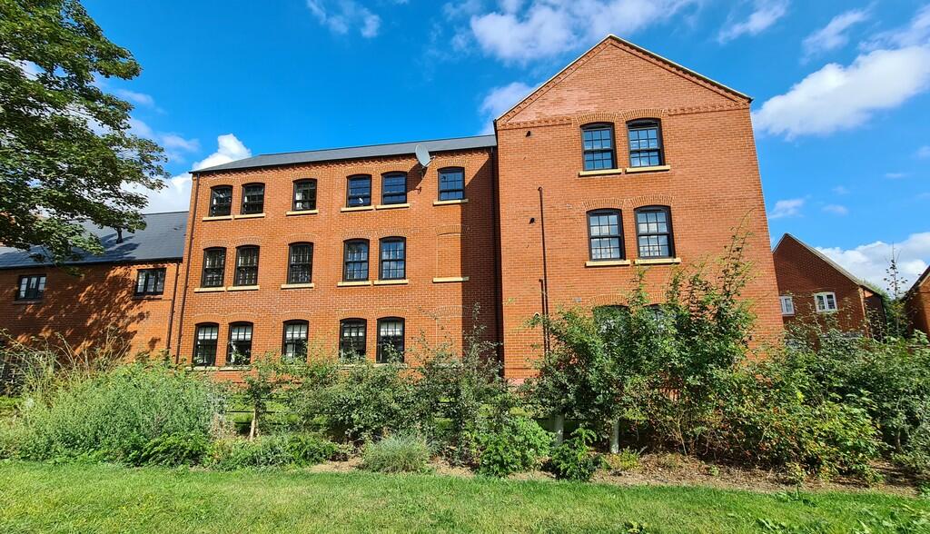 2 bedroom apartment for sale in Badger Close, Brackley, NN13