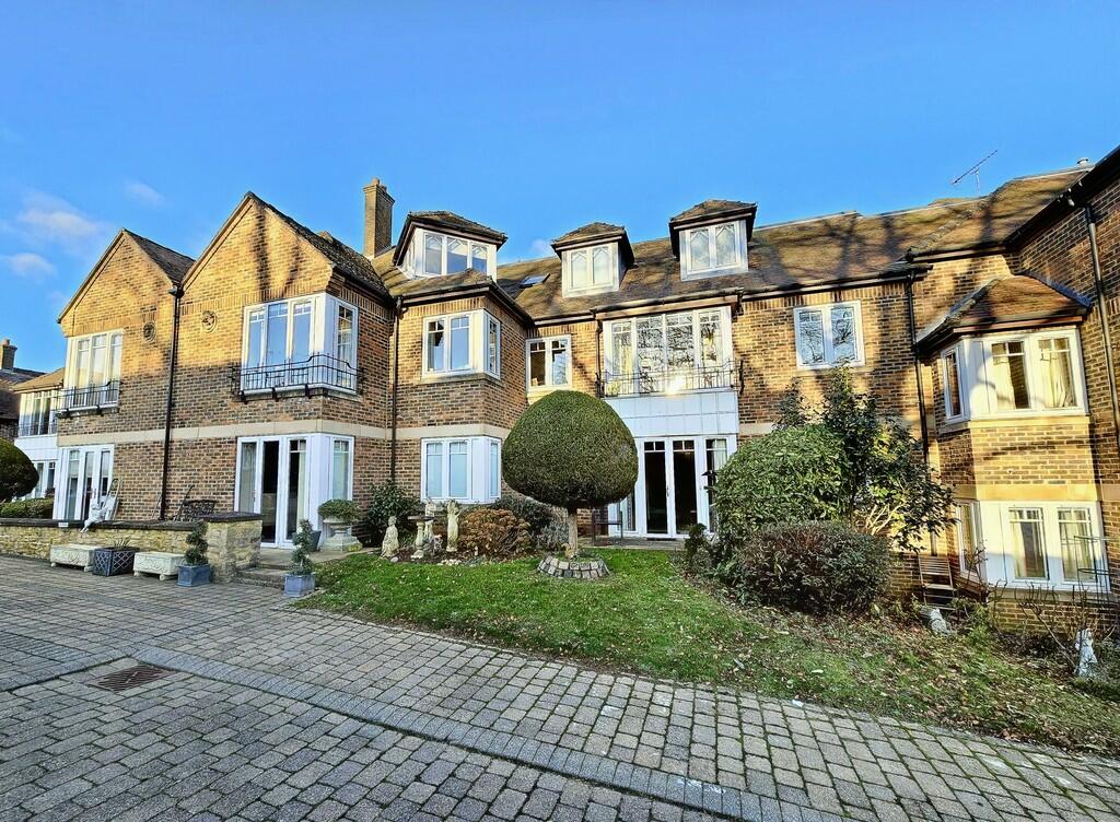 1 bedroom ground floor flat for sale in High Street, Brackley, NN13