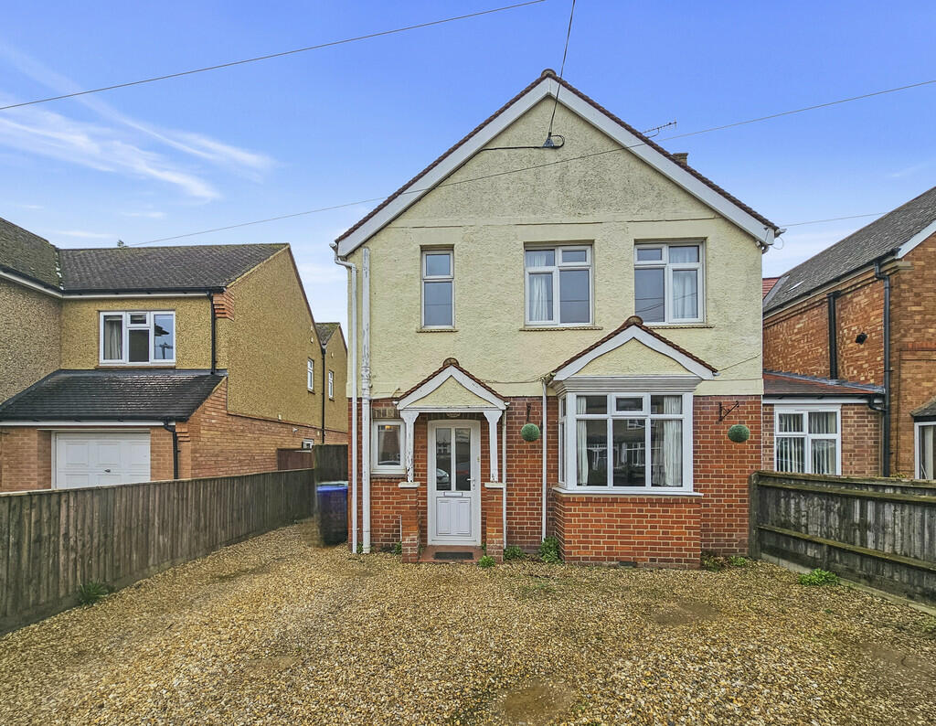 3 bedroom detached house for sale in Halse Road, Brackley, NN13