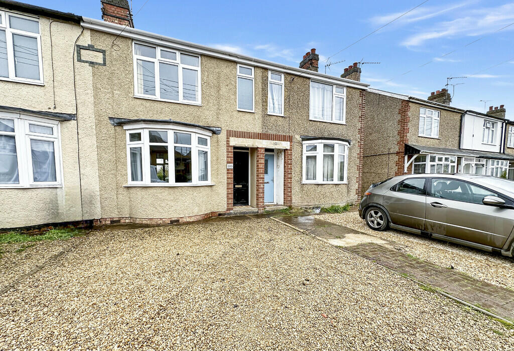 3 bedroom terraced house for sale in Halse Road, Brackley, NN13