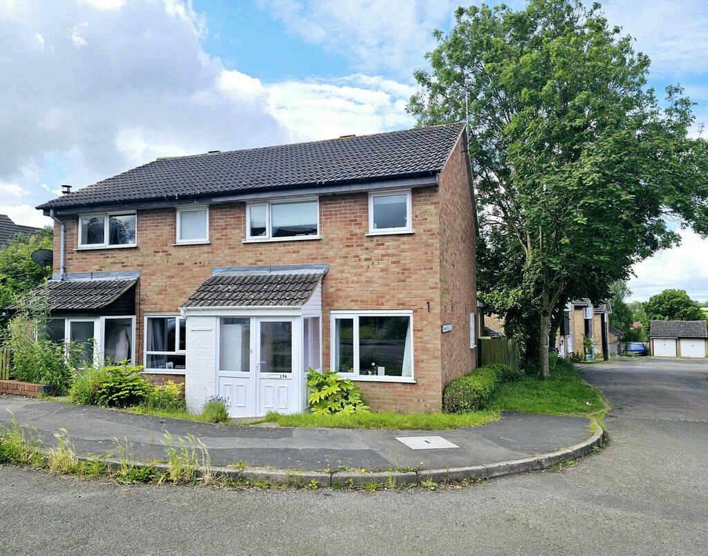 3 bedroom semidetached house for sale in Stratton Drive, Brackley, NN13