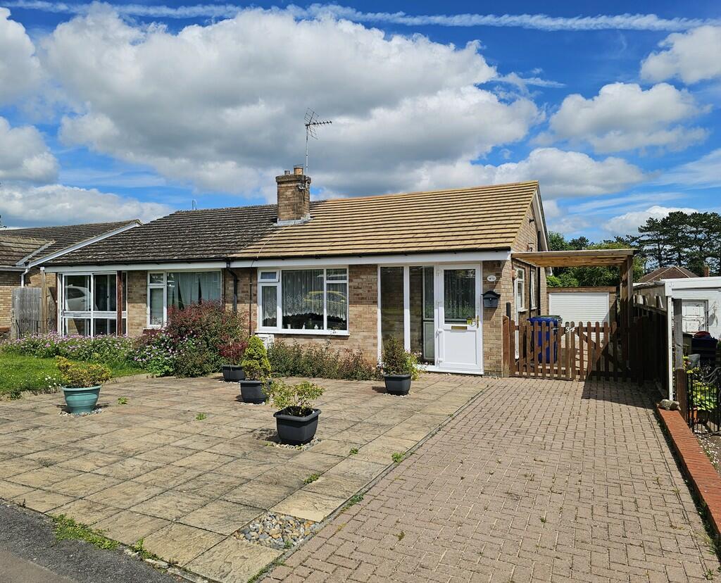 2 bedroom semidetached bungalow for sale in Ellesmere Avenue, Brackley