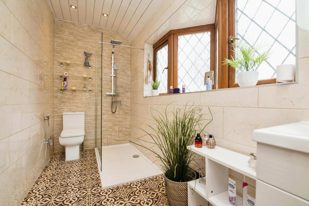 Additional property image - Kiniths Way, West Bromwich, B71
