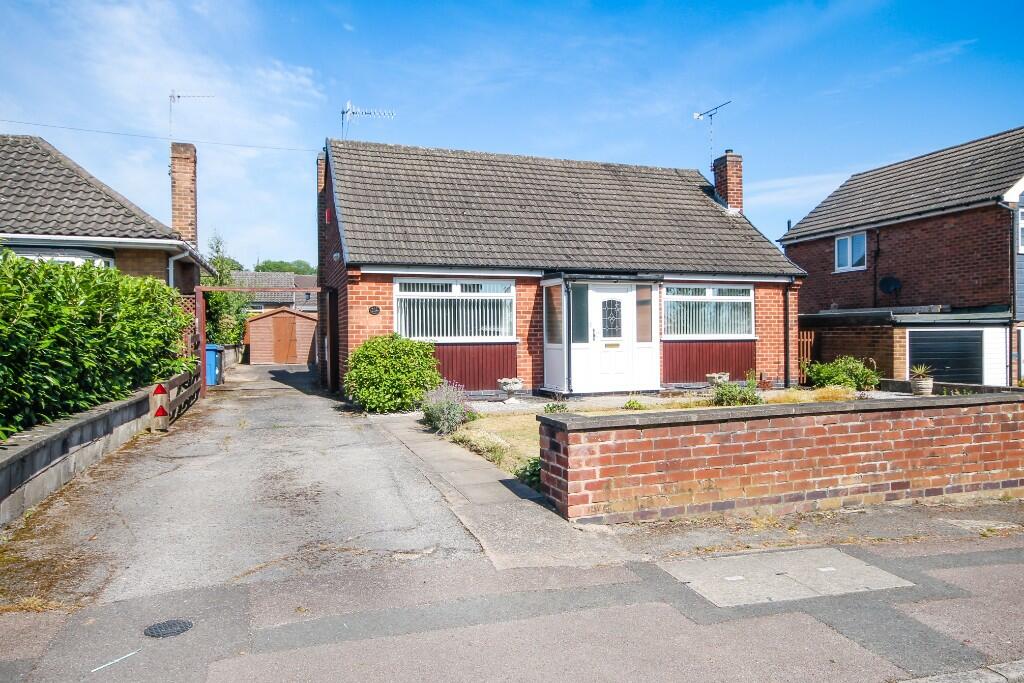 2 bedroom detached bungalow for sale in Park Road, Ilkeston, Derbyshire, DE7
