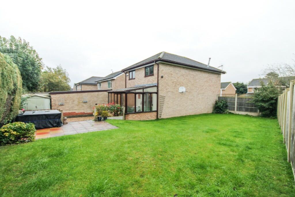 4 bedroom detached house for sale in Sunninghill Close, DE7