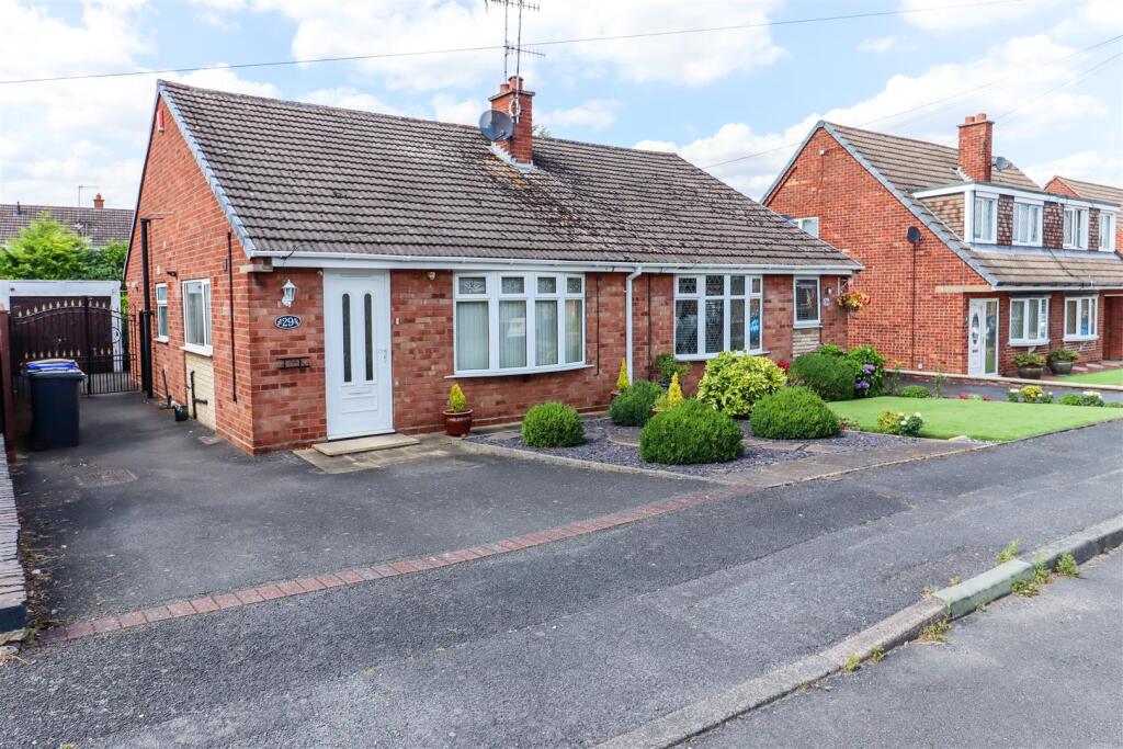 Main image of property: Dumbles Close, Kirk Hallam