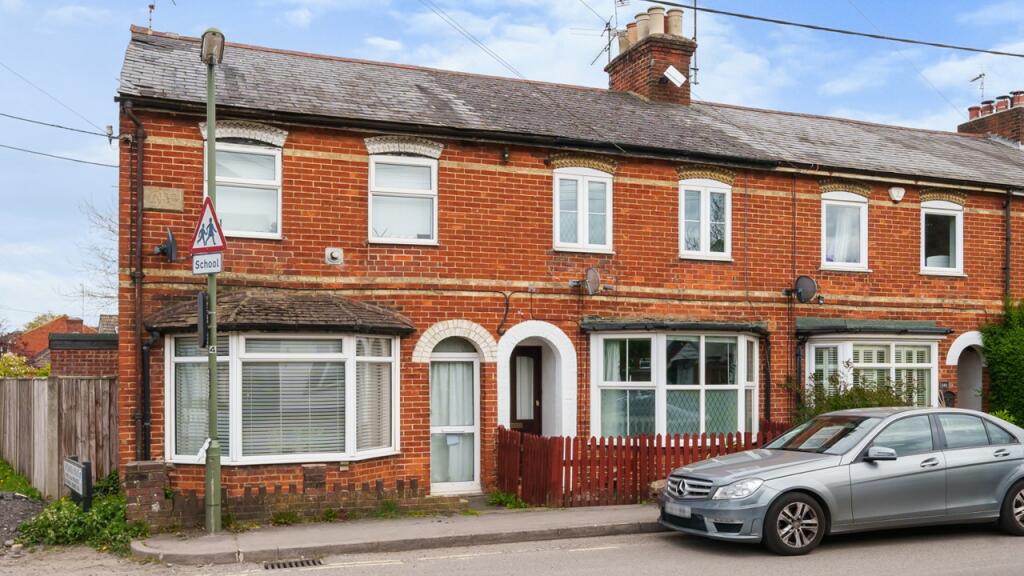 3 bedroom house for sale in Badshot Lea, Farnham, GU9