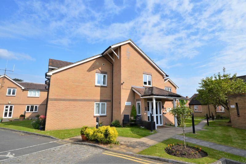 2 bedroom retirement property for sale in Summersbee Court, Thame