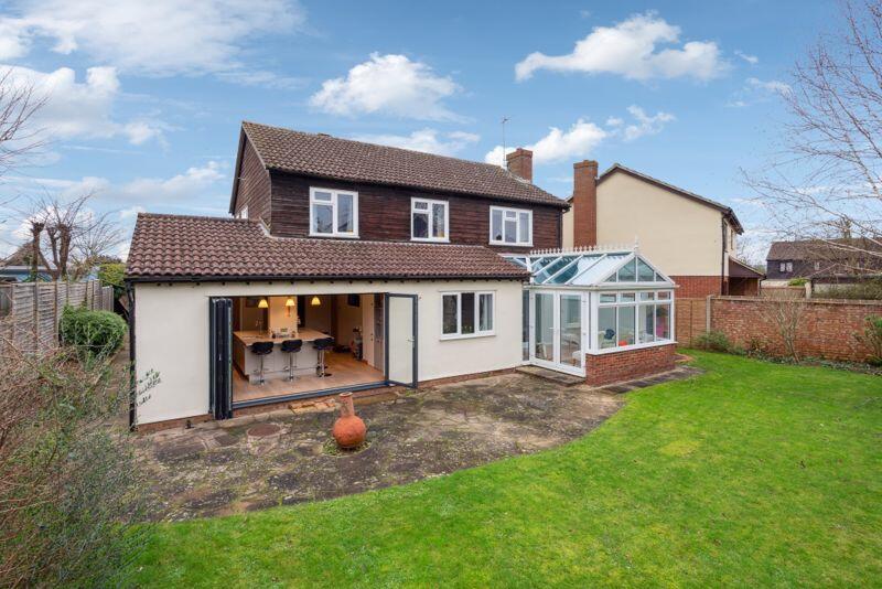 4 bedroom detached house for sale in Wykeham Gate, HADDENHAM