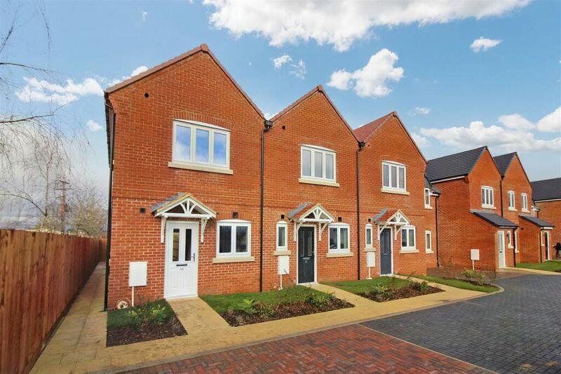 2 bedroom terraced house for sale in Station Road, Quainton