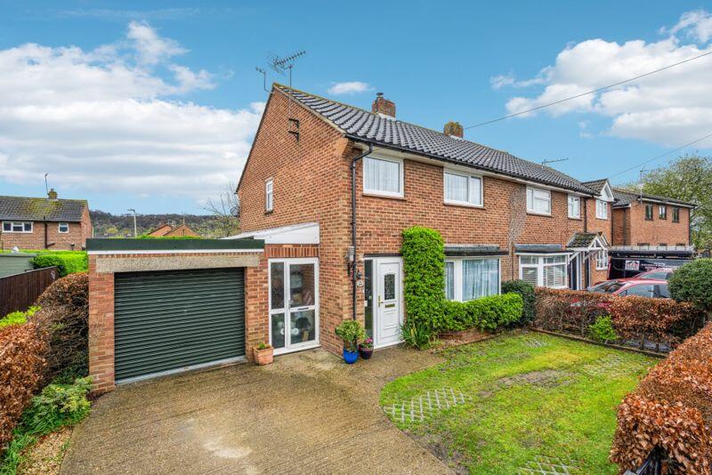 3 bedroom semidetached house for sale in Oakley Road, CHINNOR