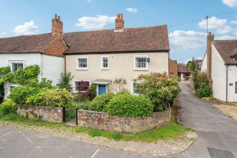 4 bedroom semidetached house for sale in Fort End, HADDENHAM