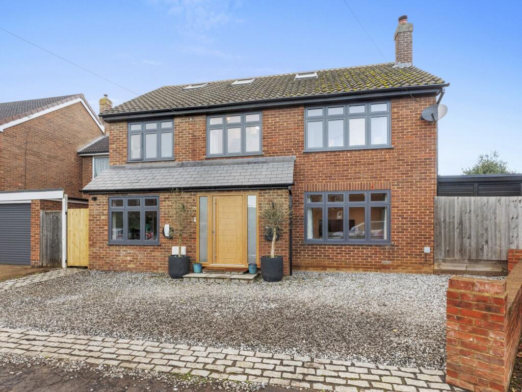 Main image of property: Croft Close, Thame, OX9