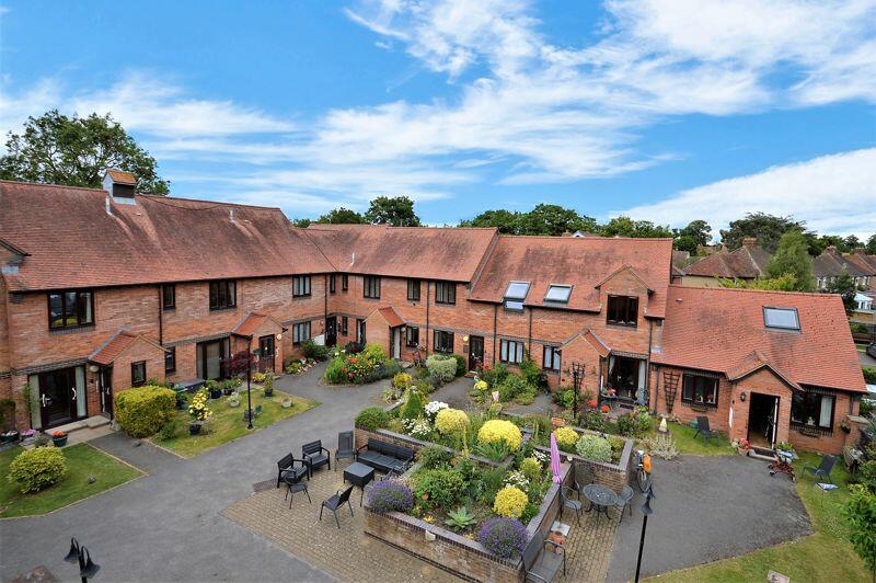 2 bedroom retirement property for sale in Sharman Beer Court THAME