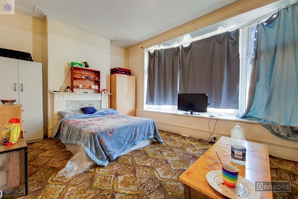 6 bedroom mixed use property for sale in High Street, Hornsey, London
