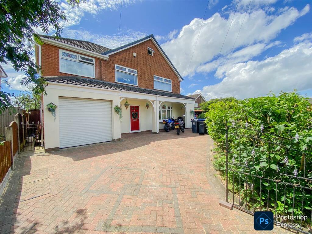 4 bedroom detached house for sale in Rugby Road, Ellesmere Port