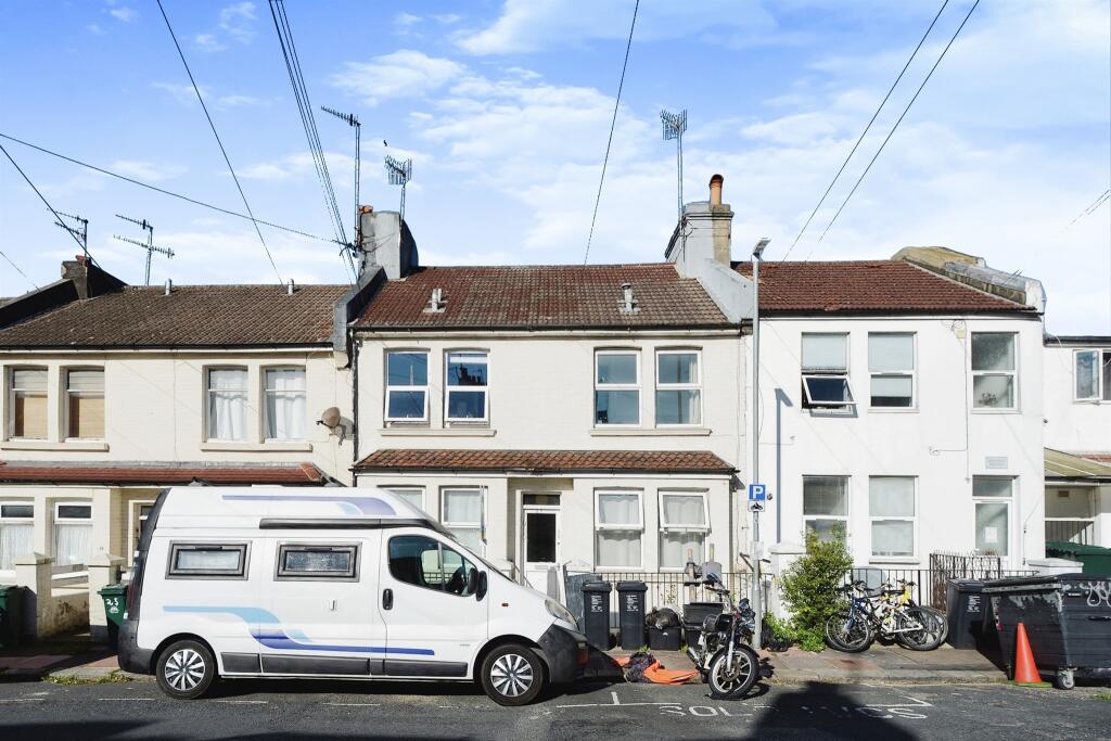 Studio flat for sale in Shanklin Road, Brighton, BN2