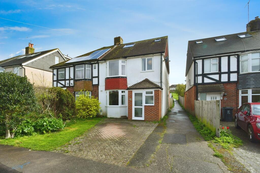 4 bedroom semi-detached house for sale in Vale Avenue, Brighton, BN1
