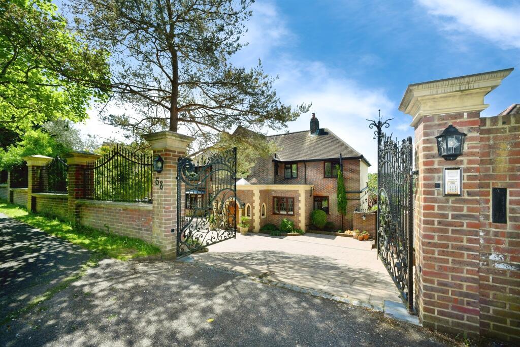 5 bedroom detached house for sale in Surrenden Crescent, Brighton, BN1