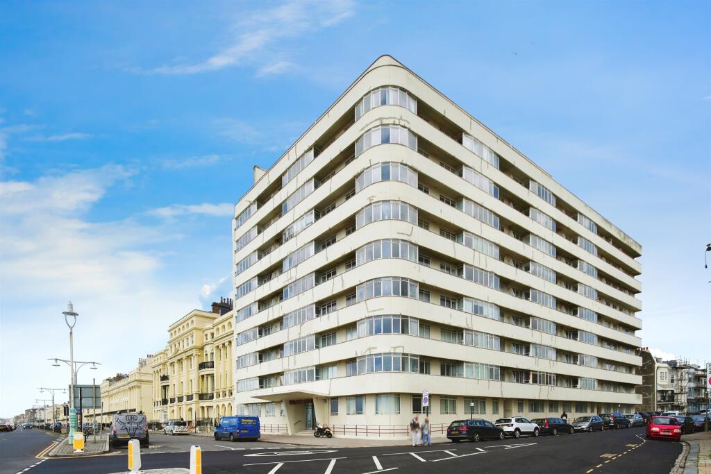3 bedroom apartment for sale in Kings Road, Brighton, BN1