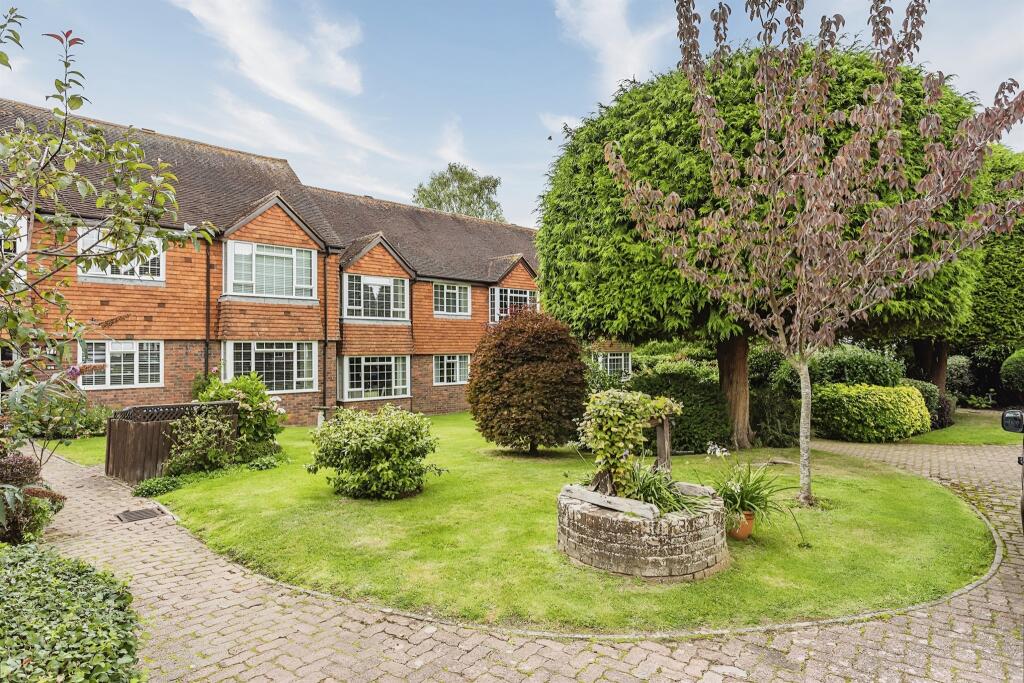 2 bedroom flat for sale in The Glebe, Hurstpierpoint, Hassocks, BN6