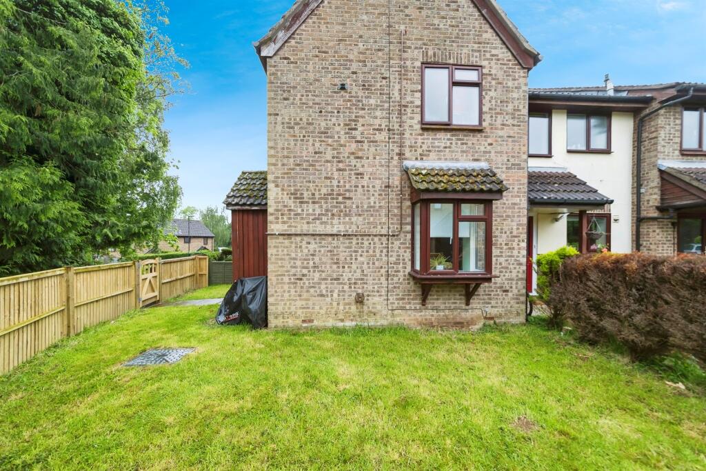 1 bedroom end of terrace house for sale in Stonefield Way, Burgess Hill