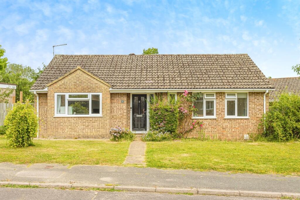 3 bedroom detached bungalow for sale in Singleton Way, Burgess Hill, RH15