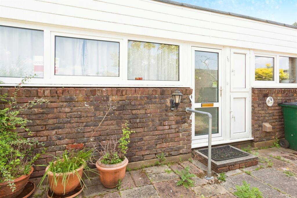 3 bedroom terraced bungalow for sale in Forestfield, Crawley, RH10
