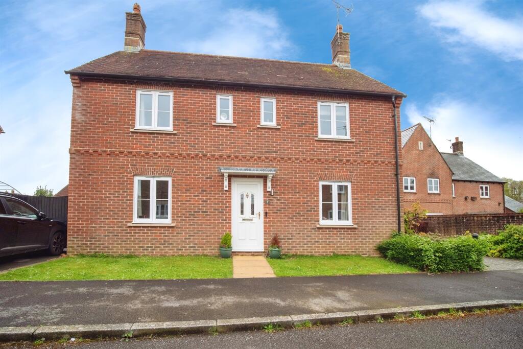 4 bedroom detached house for sale in Oak Road, Charlton Down