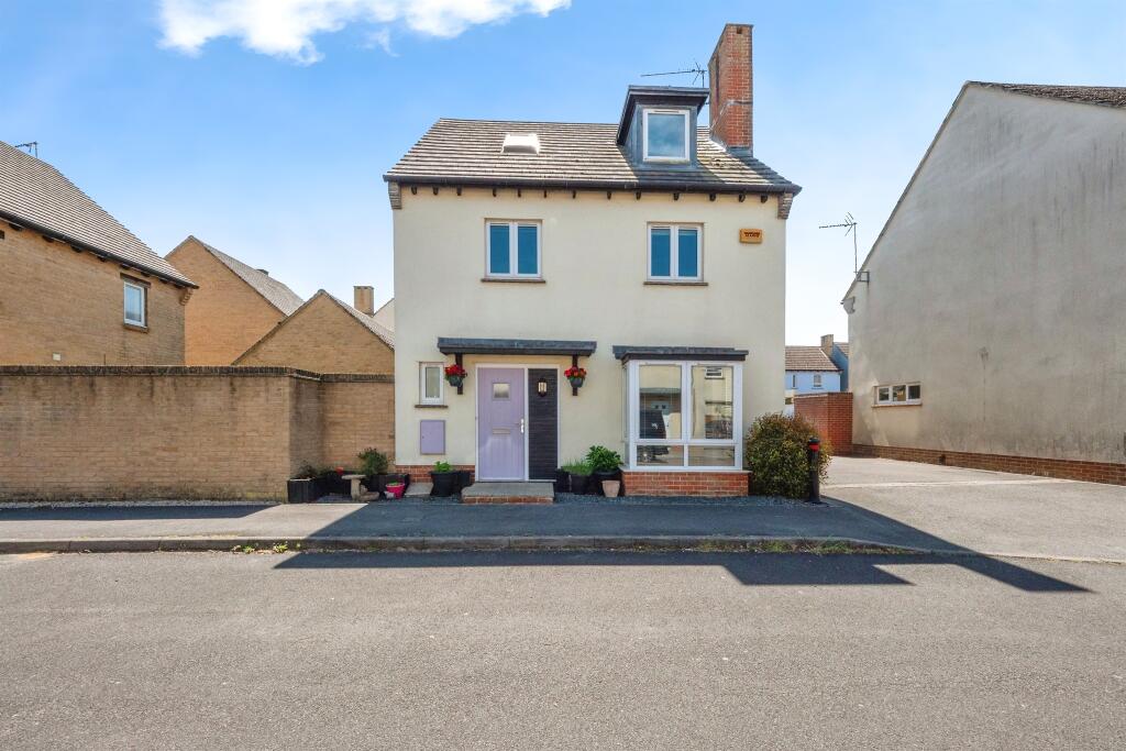 4 bedroom detached house