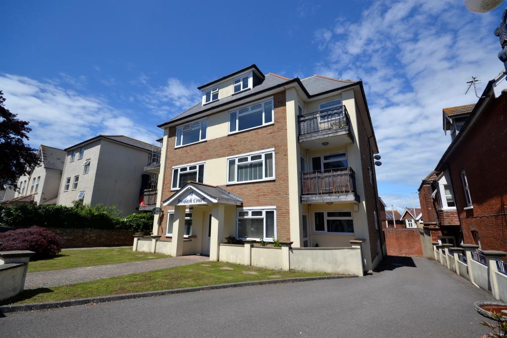 3 bedroom penthouse for sale in Bedfordwell Road, Eastbourne, BN21