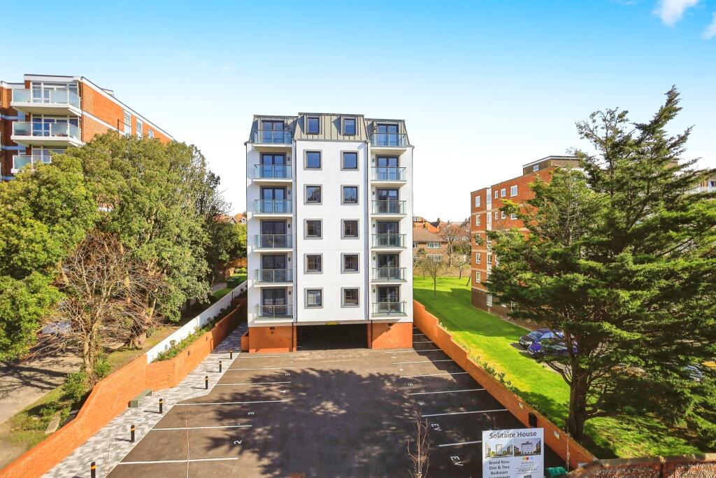 1 bedroom flat for sale in Upperton Road, Eastbourne, BN21