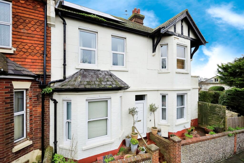 4 bedroom end of terrace house for sale in Willingdon Road, Eastbourne, BN21
