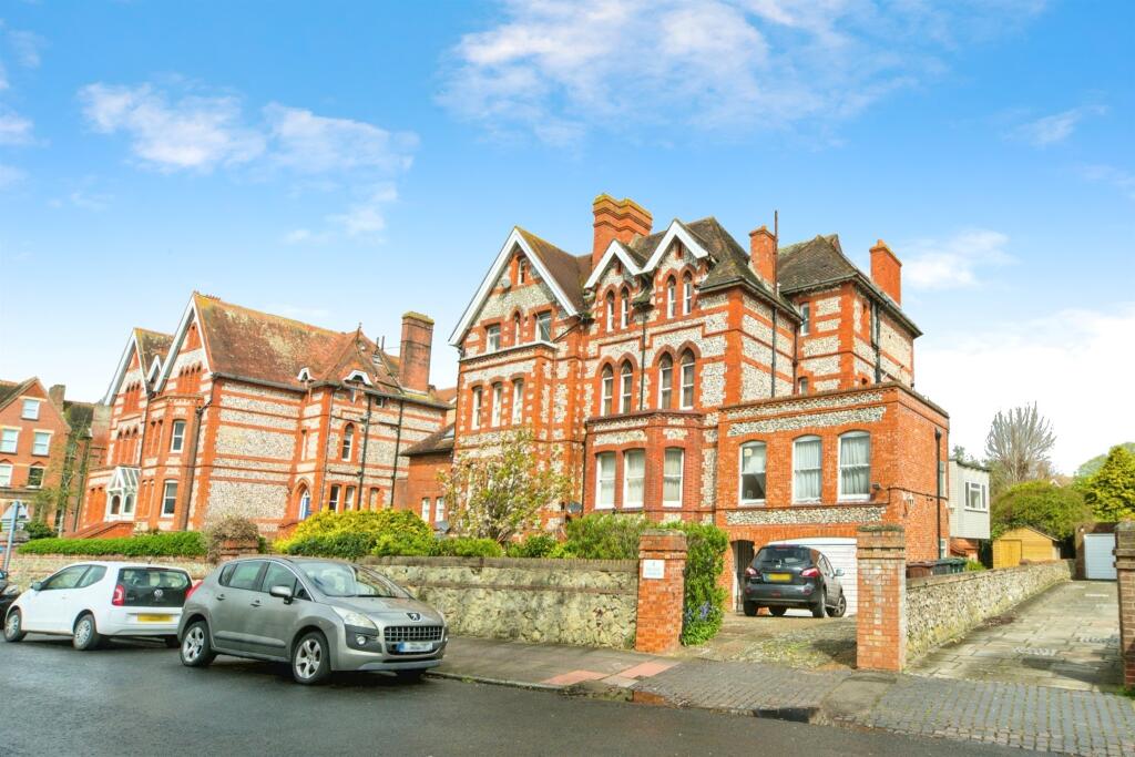 1 bedroom ground floor flat for sale in Blackwater Road, Eastbourne, BN20