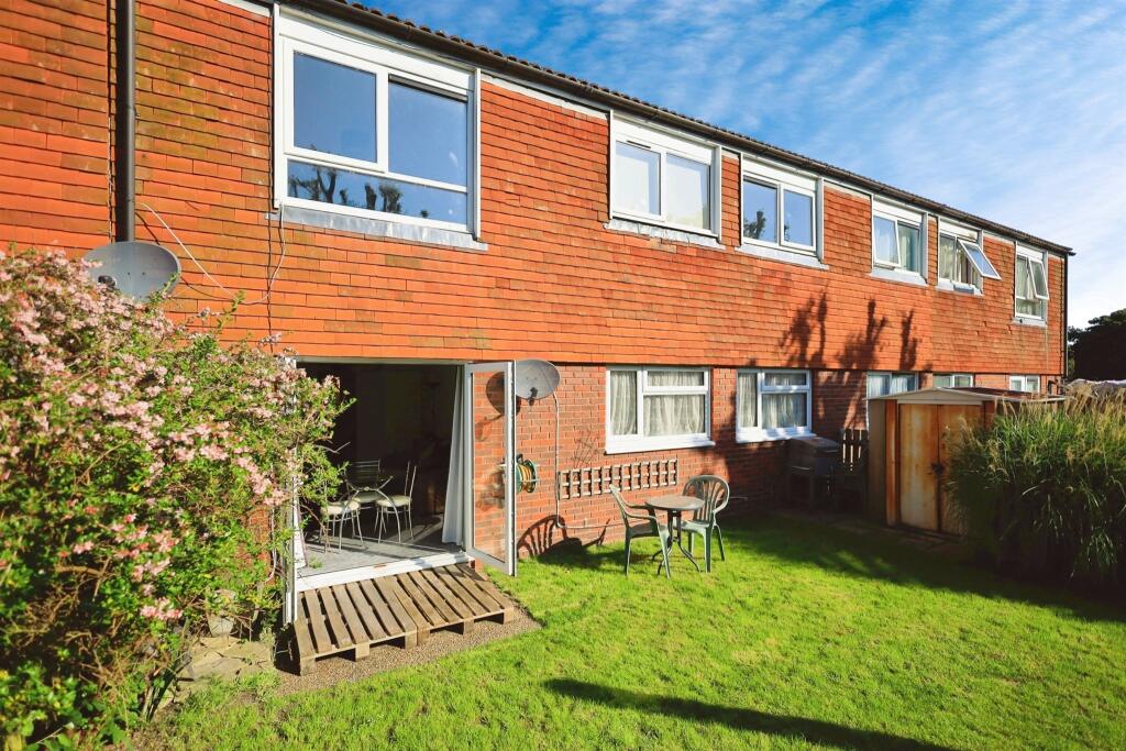 2 bedroom flat for sale in Kirkstall Close, Eastbourne, BN22