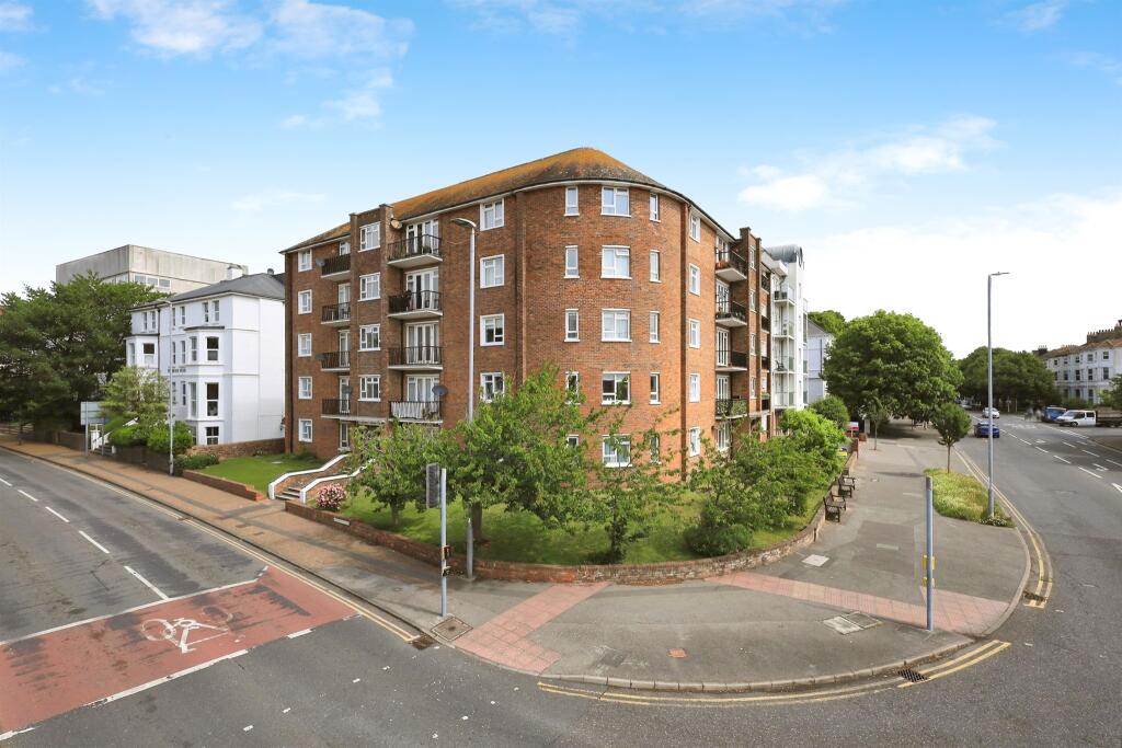 2 bedroom ground floor flat
