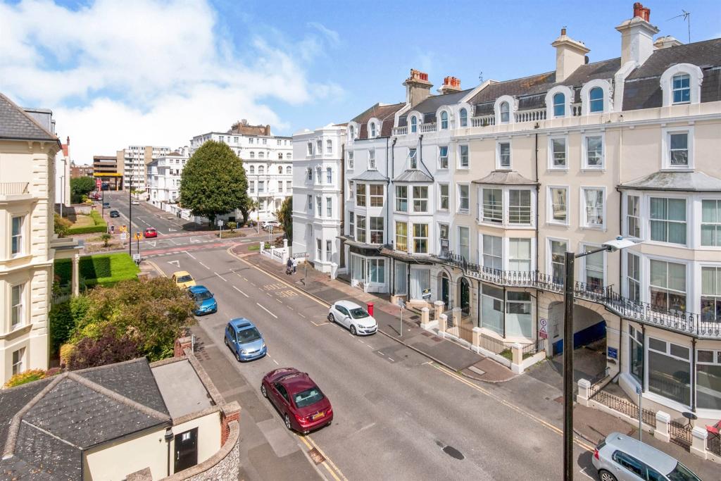 3 bedroom flat for sale in Devonshire Place, Eastbourne, BN21