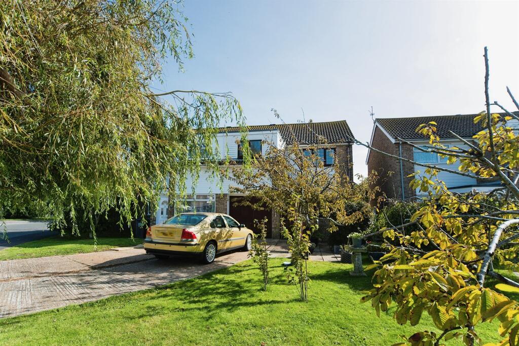 3 bedroom semidetached house for sale in Bridgemere Road, Eastbourne, BN22