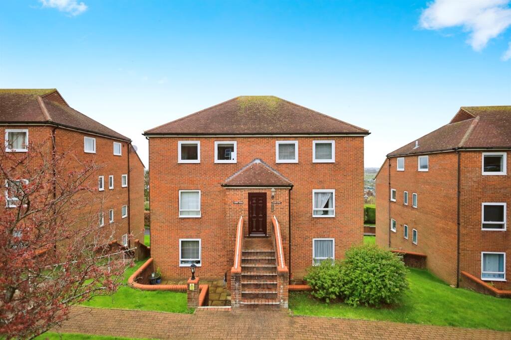 2 bedroom penthouse for sale in Carew Road, Eastbourne, BN21